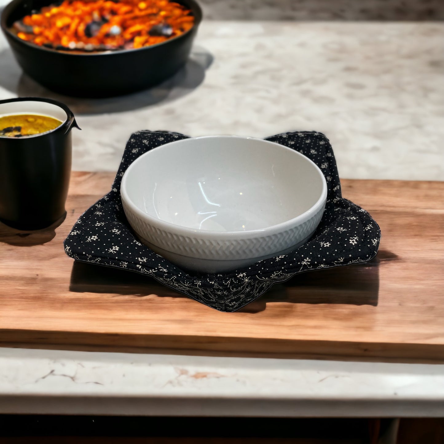 Black and Cream Floral Print Microwave Soup Bowl Cozy