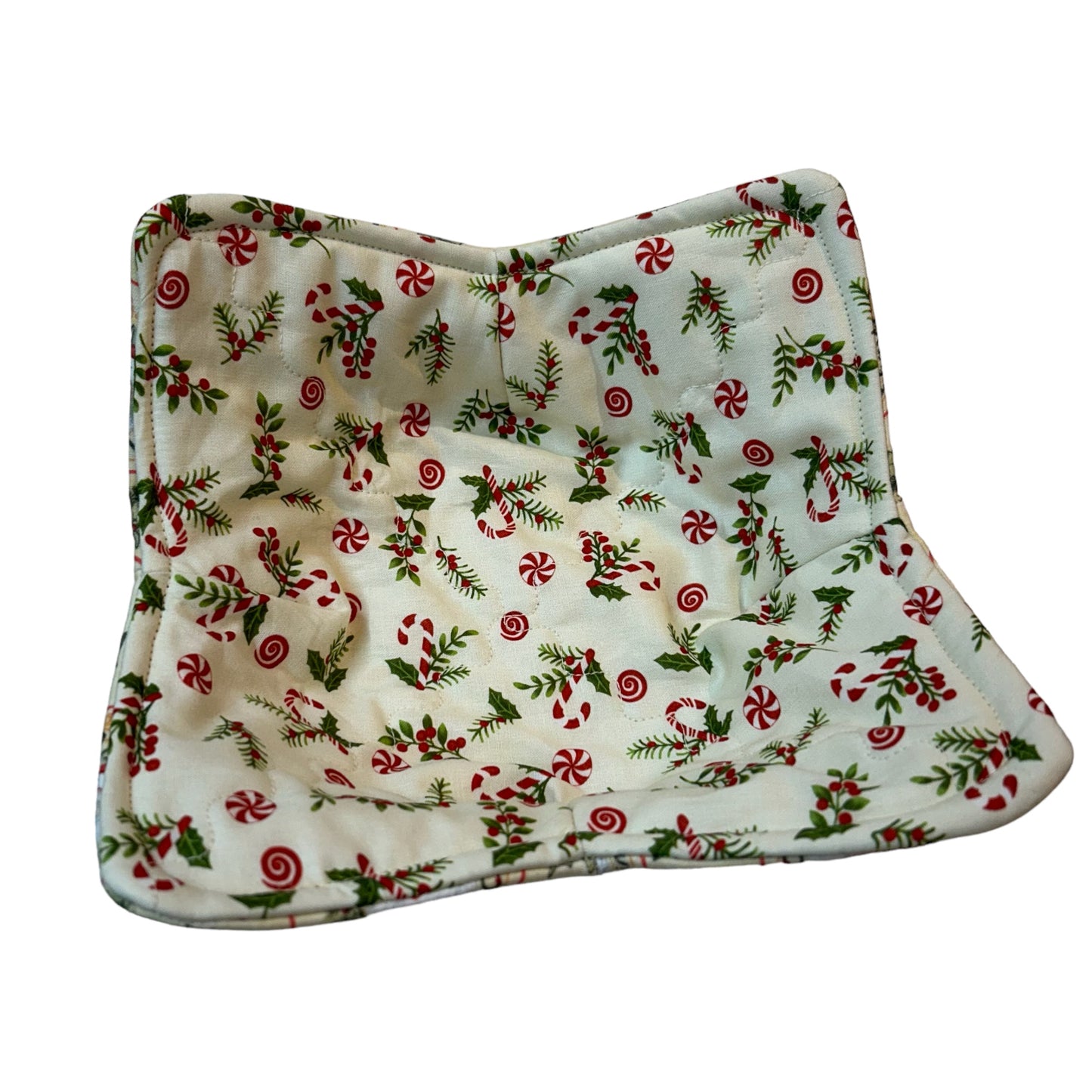 Soup bowl cozy for microwave made with 100% cotton fabric. Featuring vintage Santa and Snowman print fabric and Pellon Wrap and Zap batting. Sewn with cotton thread this Soup Bowl Hug can be used in the Microwave.