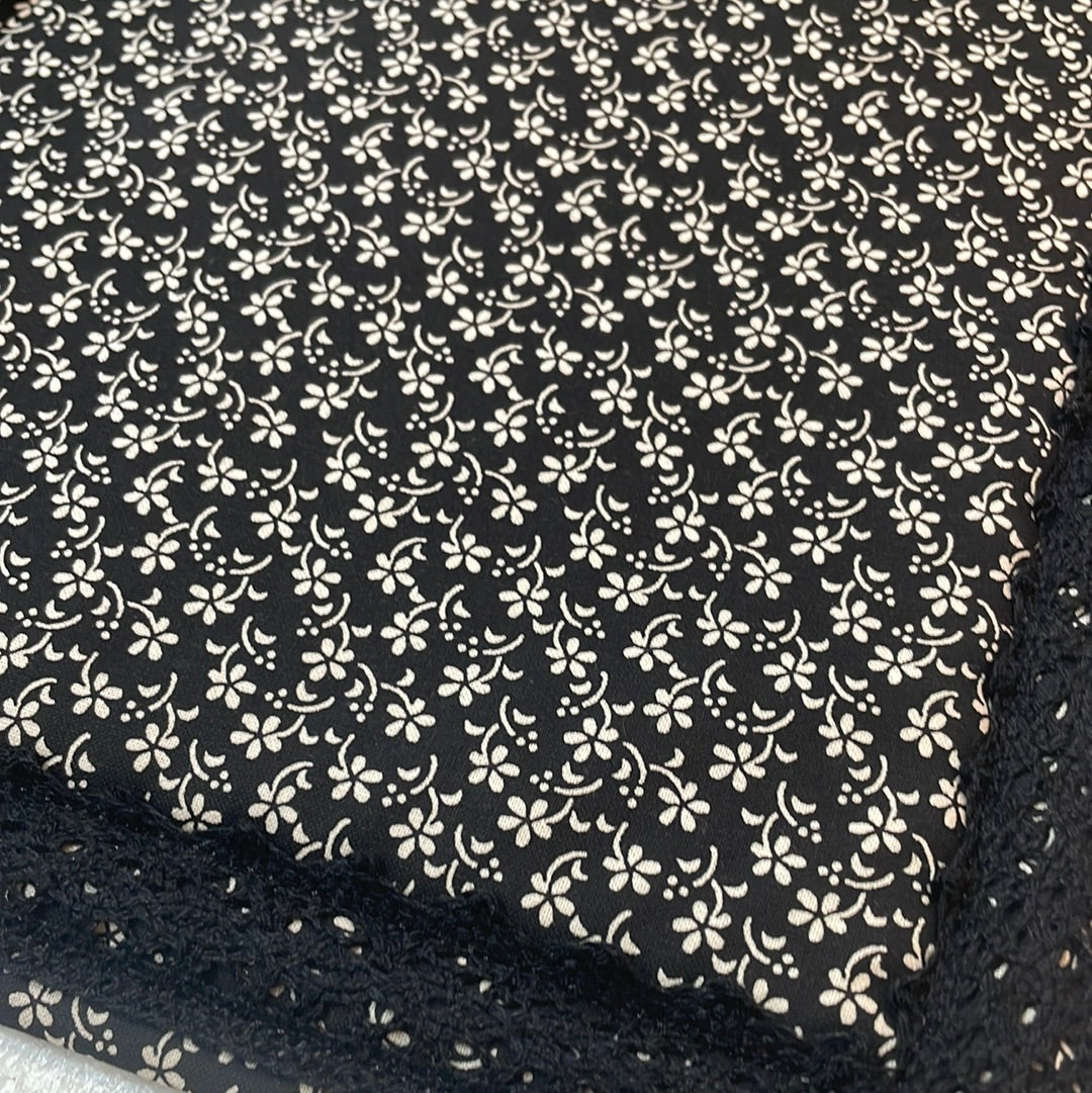 Vintage-Inspired Black and Cream Floral Print Kitchen Dish Drying Mat with Lace Trim