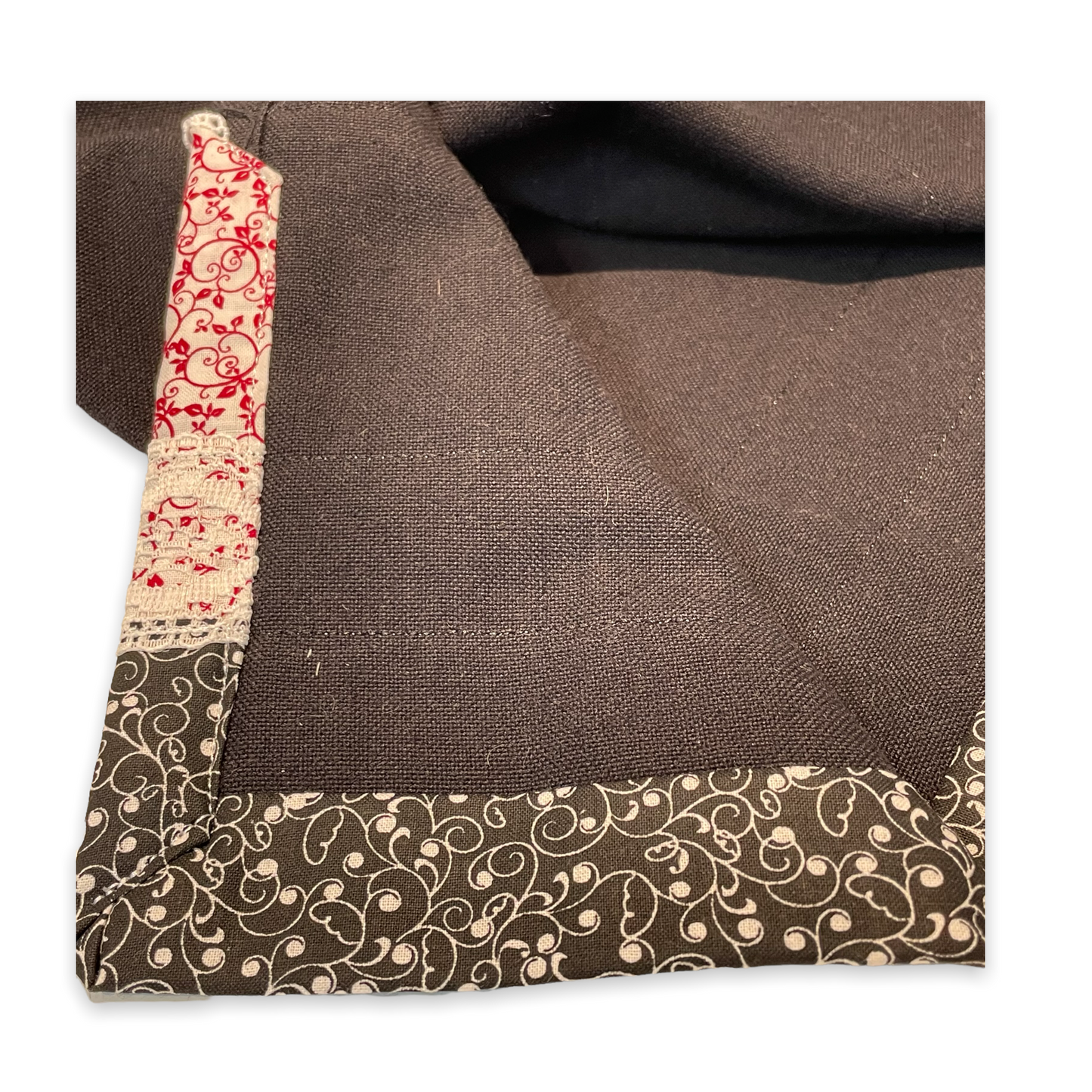 Red and Black modern farmhouse dish towel. Black cotton toweling with quilt cotton accents. Featuring white cotton trim, and wide white polyester lace trim. Part of a mix and match collection of coordinating farmhemian decor. Browse the collections or follow along with DIY decor tutorials on the Home Stitchery Decor YouTube Channel. Thanks for shopping local!