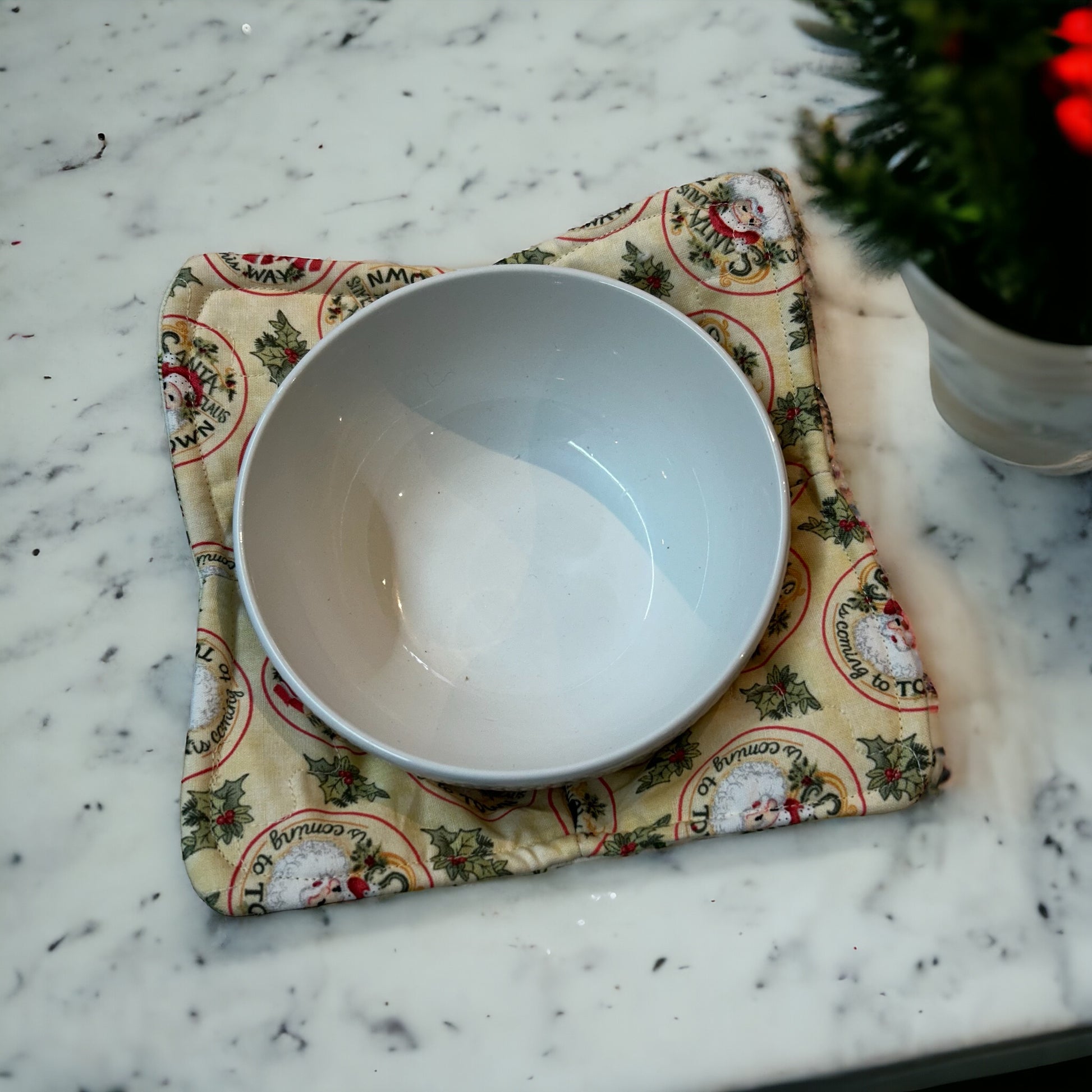Soup bowl cozy for microwave made with 100% cotton fabric. Featuring vintage Santa and Snowman print fabric and Pellon Wrap and Zap batting. Sewn with cotton thread this Soup Bowl Hug can be used in the Microwave. 