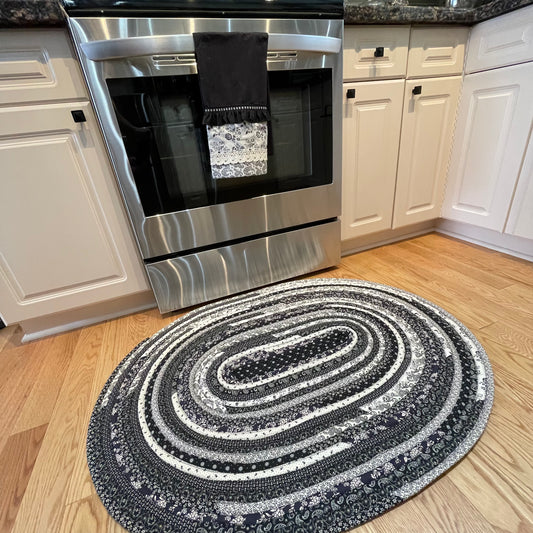 Black and Cream Kitchen Accent Rug Washable Cotton Rug For Bedside or Bathroom