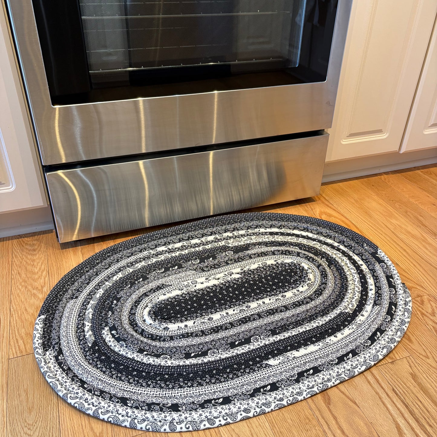 Black & Cream Handmade Jelly Roll Rug – Farmhouse Cotton Accent Rug