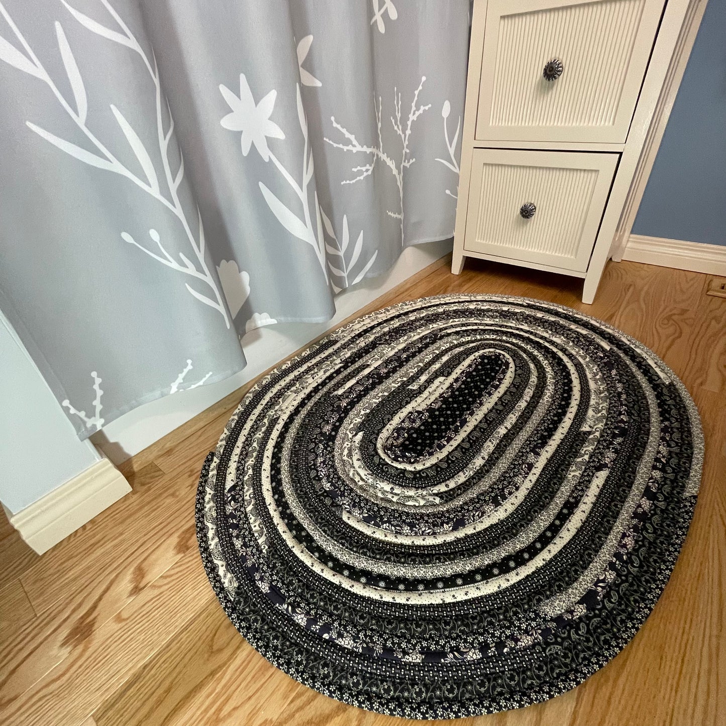 Black and Cream Kitchen Accent Rug Washable Cotton Rug For Bedside or Bathroom