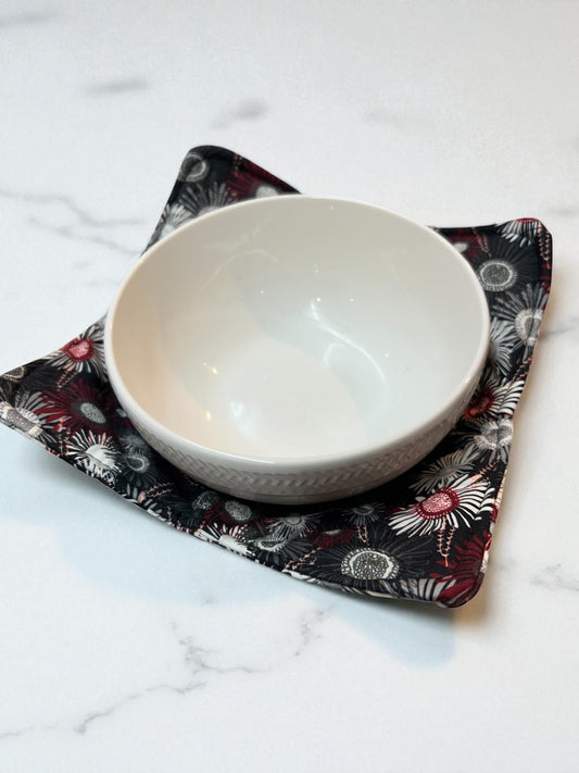 Black & Red Soup Bowl Cozy