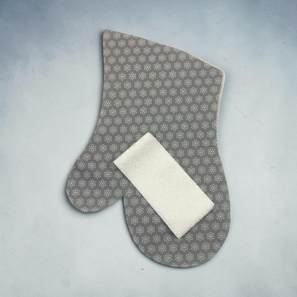 Grey Daisy  Oven Mitt Sewing Kit
