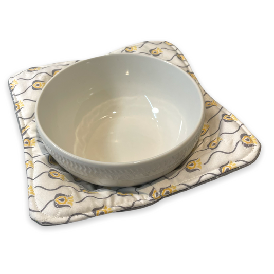 Washable and reversible, these super handy cotton soup bowl huggers are a fantastic addition to your kitchen. Handmade in Canada with quilt cotton, cotton thread and Pellon Wrap and Zap Batting. Soup bowl cozies make great house warming gifts and stocking stuffers. Shop your favorite color today and be sure to follow along on the Home Stitchery Decor YouTube Channel.