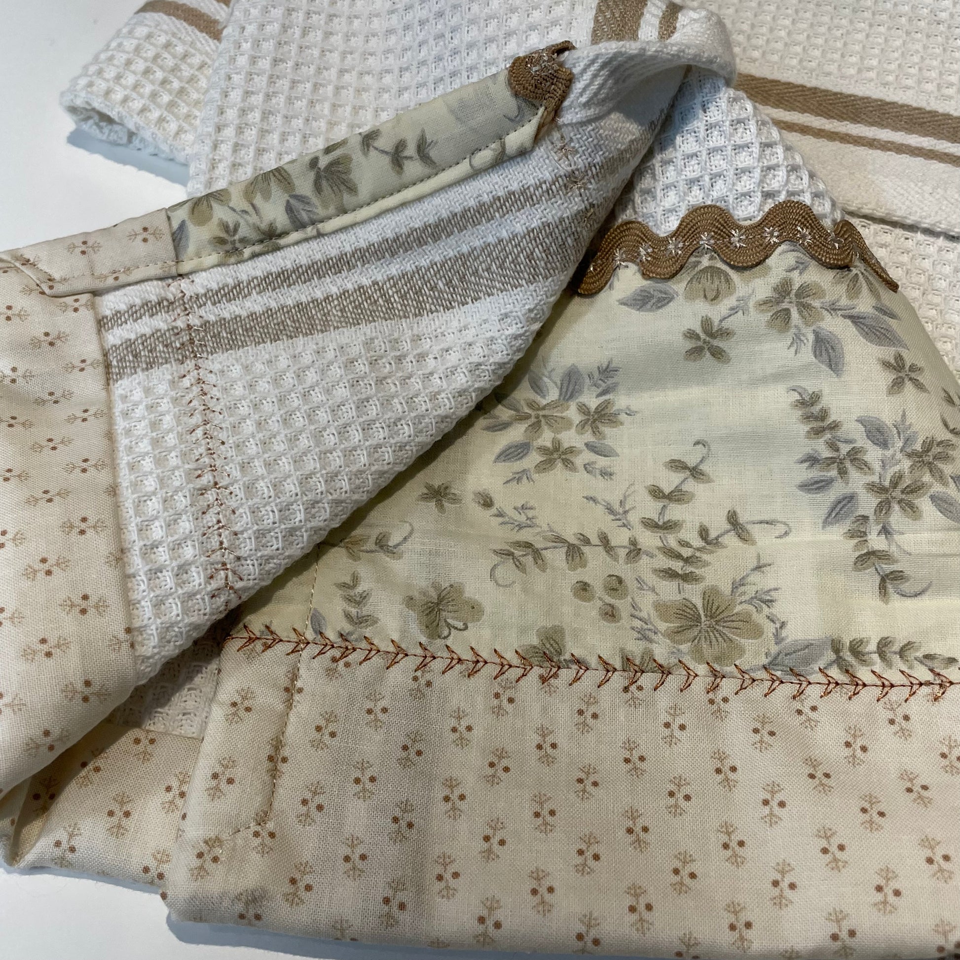 Vintage Farmhouse Kitchen Tea Towel, Farmhouse Dish Towel - Home Stitchery Decor