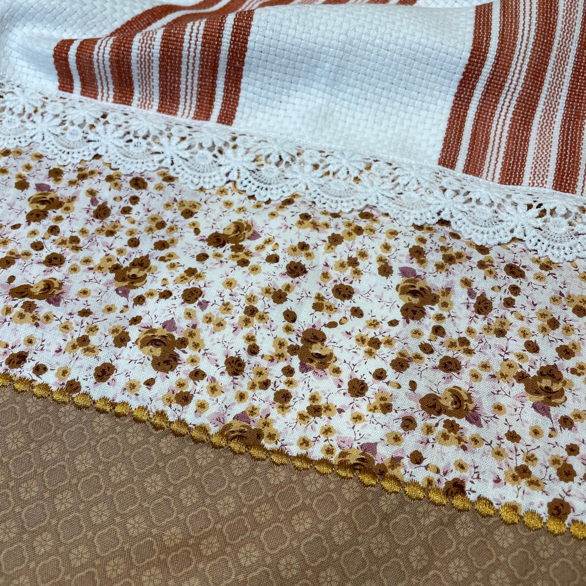 Modern Farmhouse Kitchen Tea Towel. Stylish Vintage Designed Dish Towel - Home Stitchery Decor