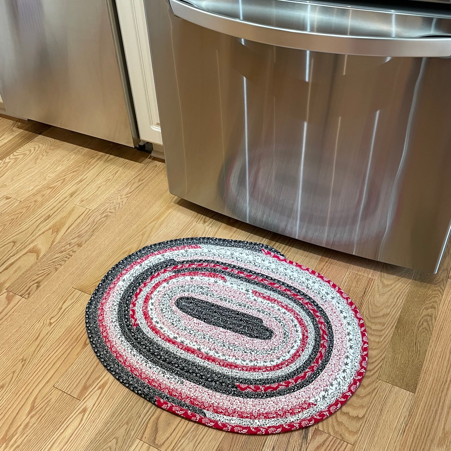 Red white and black flower print rug. Washable kitchen accent rug made with quality quilting cotton and cotton/poly fill. Part of a mix and match collection of coordinated modern farmhouse kitchen decor. Shop the entire catalogue or follow along on the Home Stitchery Decor YouTube Channel.